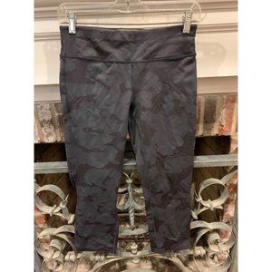 Calvin Klein quick dry performance black camo Capri leggings, wmns medium (P)